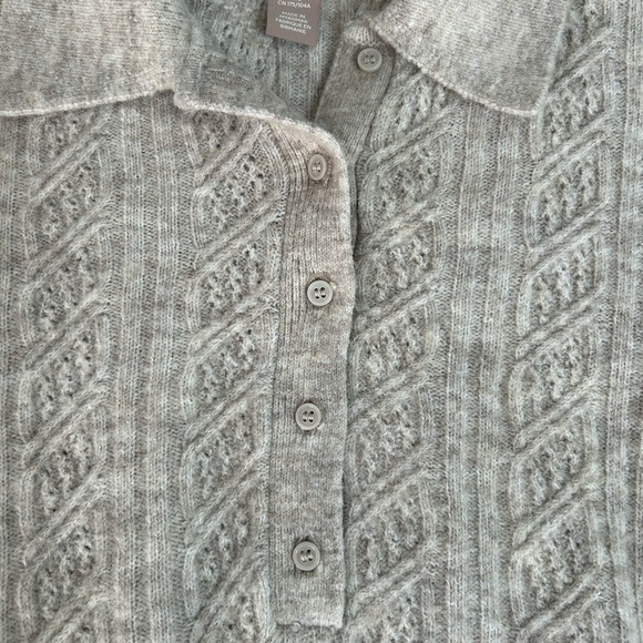 H&M Women's Gray Cable Knit Polo Sweater in Size Large - Picture 3 of 7